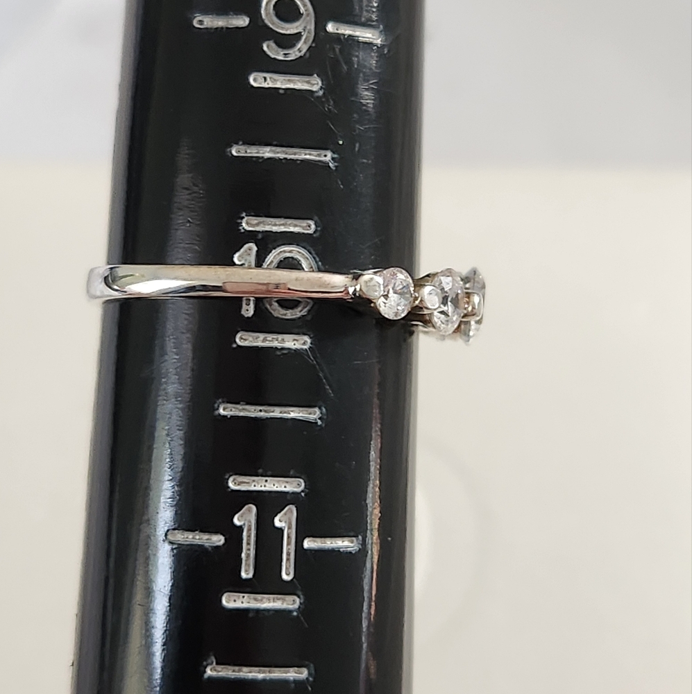 Diamonique QVC 5 stone band ring - Picture 6 of 6